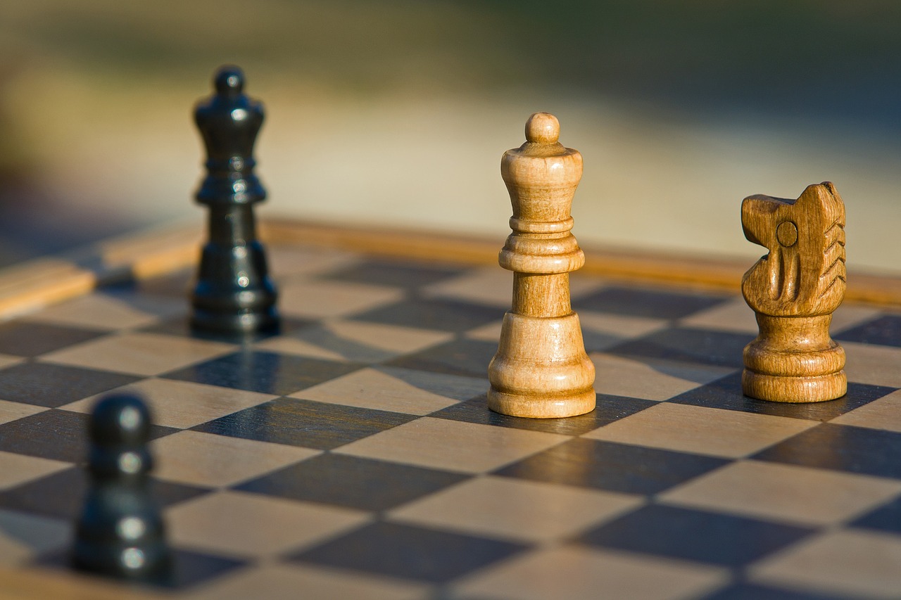Marketingová stratégia od šachu nemá ďaleko. Šachovnica sú vaše ciele a figúrky zase marketingové kanály.